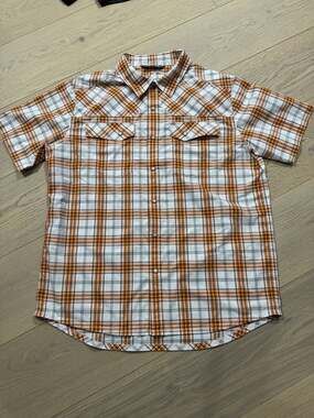 Stio Men's Eddy Shirt Short Sleeve Plaid Pearl Snap Western Shirt Orange/White